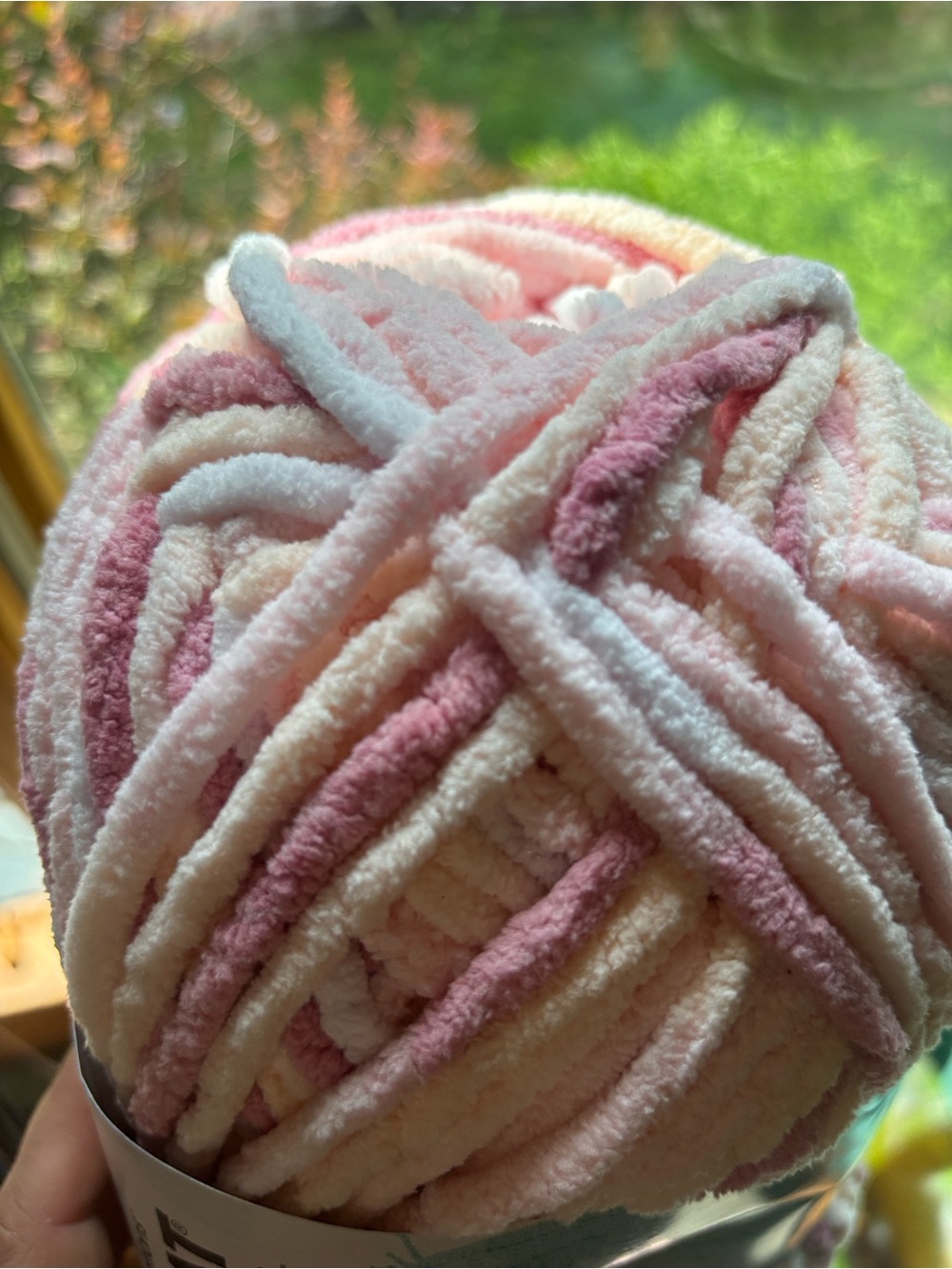 Bernat Baby Blanket Yarn - Soft Pink Variegated - Picture 3 of 4